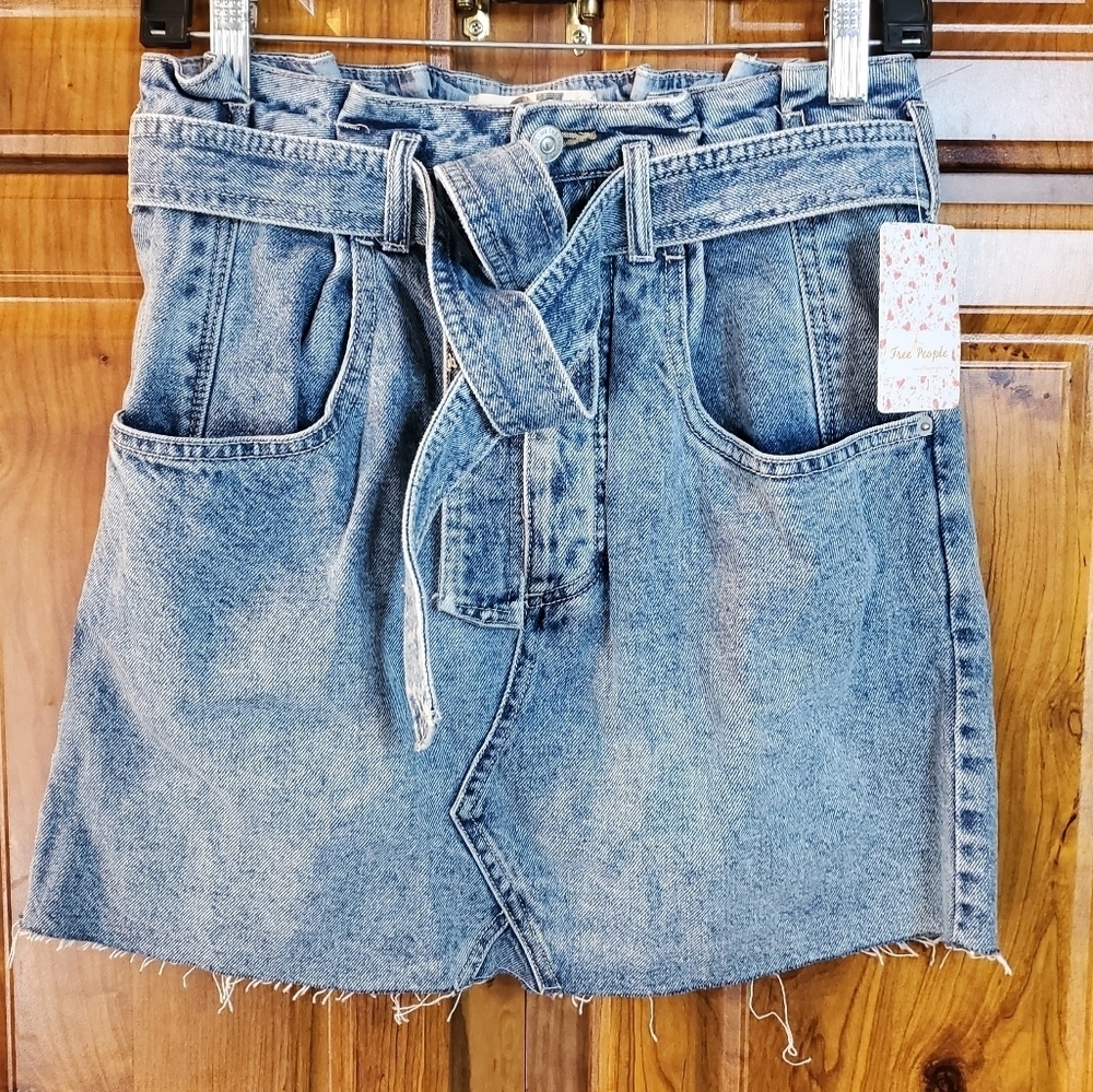 FREE PEOPLE Raw Hem Jean Skirt Button Fly Size 27 NWT with Belt